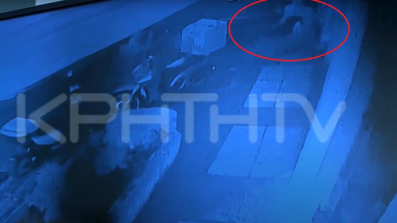 Μεθυσμένος οδηγός έπεσε πάνω σε ΙΧ και χτύπησε δυο πεζούς