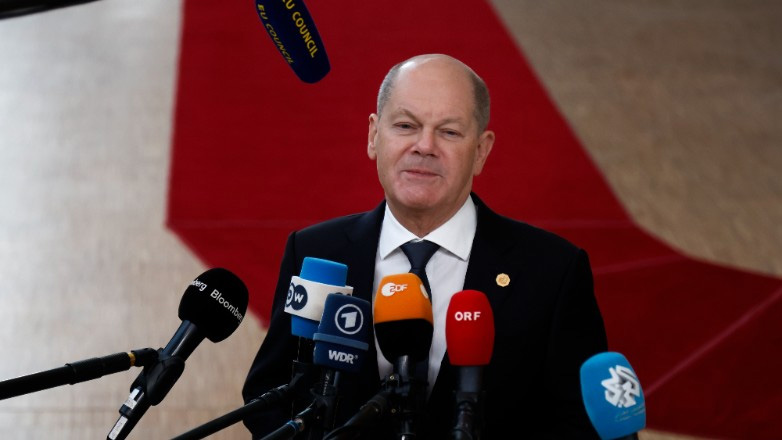 Γερμανία: Ο Σολτς εκφράζει την κατανόηση του για την αναβολή της επίσκεψης του Τζο Μπάιντεν