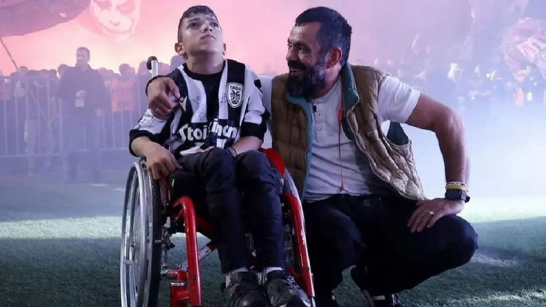 Νικητής επιστρέφει στην Ελλάδα ο μικρός Γιάννης Παπαστεφανάκης