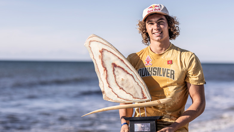 Ο Έλληνας Red Bull αθλητής Lennart Neubauer πήρε παγκόσμια πρωτιά στο Fuerteventura PWA World Cup