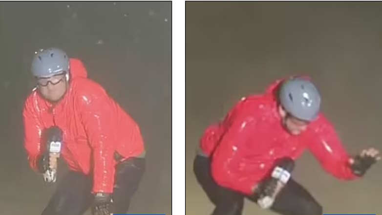 Φλόριντα: Ρεπόρτερ προσπαθεί να κρατηθεί για να μην τον παρασύρουν οι άνεμοι