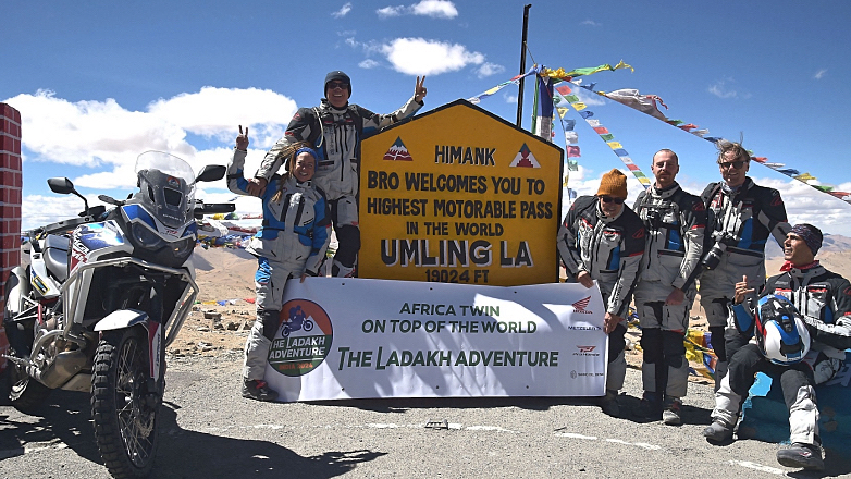 Metzeler και Honda Africa Twin σε 8 ώρες έφτασαν στα 21,400μ. στα Ιμαλάια