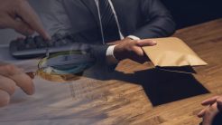 Και δεύτερος λογιστής στη συμμορία των Εφοριακών