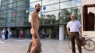 Πήγε να καταθέσει μήνυση γυμνός και «έφαγε» πρόστιμο 1.080 ευρώ