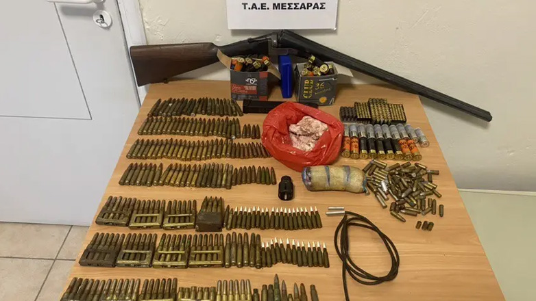 Χειροπέδες σε 35χρονο για όπλα και εκρηκτικές ύλες