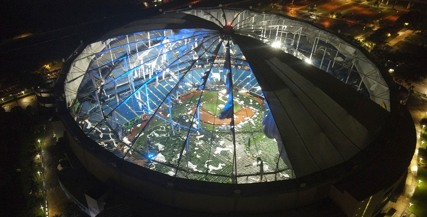 Ο τυφώνας Milton ξήλωσε την οροφή σταδίου