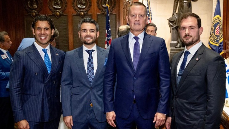 Σύμβουλος του Τραμπ υπογραμμίζει τη στήριξη του πρώην προέδρου στην ελληνοαμερικανική κοινότητα Σύμβουλος του Τραμπ υπογραμμίζει τη στήριξη του πρώην προέδρου στην ελληνοαμερικανική κοινότητα