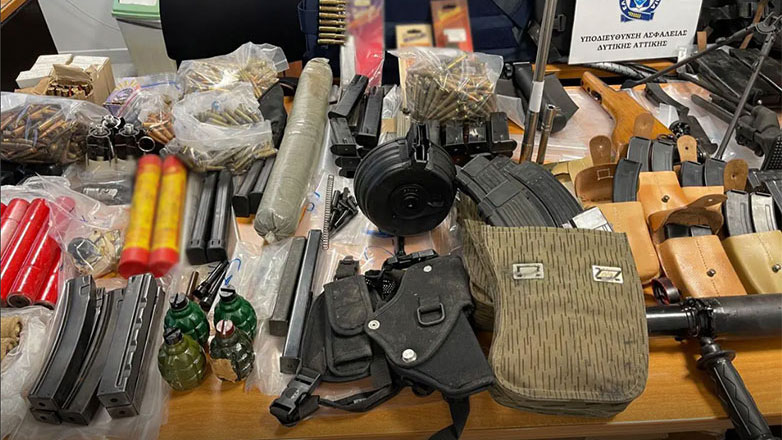 Εντοπίστηκε γιάφκα με χειροβομβίδες, όπλα και εκρηκτικά στο Μενίδι