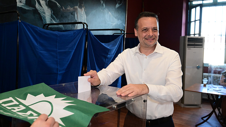 ΠΑΣΟΚ: Ψήφισε ο Χάρης Δούκας