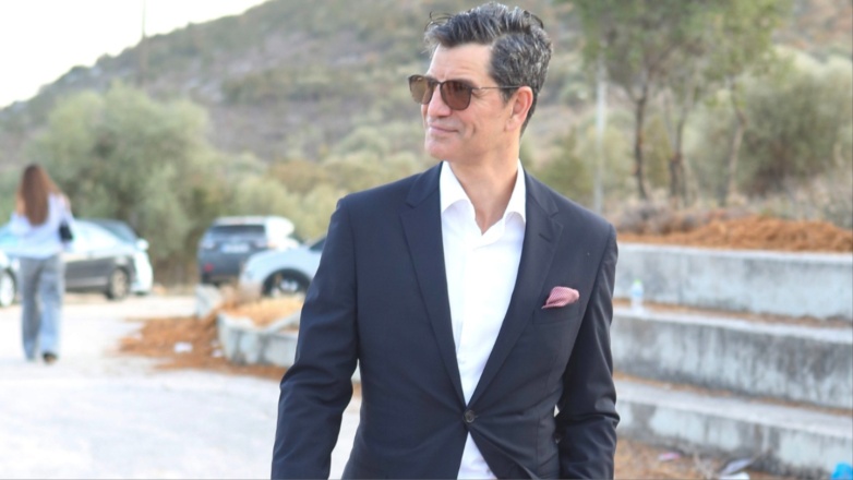 Σάκης Ρουβάς: Οι πρώτες του δηλώσεις για τον γάμο του αδελφό του, Απόστολου – «Βεβαίως συγκινήθηκα»
