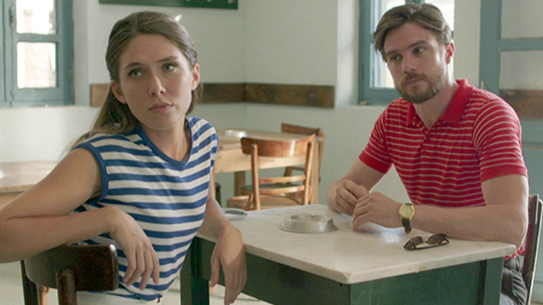 «Η παραλία»: Η Ιφιγένεια και ο Παύλος έρχονται σε σύγκρουση με τις οικογένειές τους «Η παραλία»: Η Ιφιγένεια και ο Παύλος έρχονται σε σύγκρουση με τις οικογένειές τους