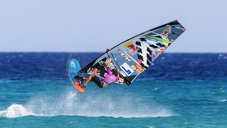 Lennart Neubauer: Ο 20χρονος Έλληνας Παγκόσμιος Πρωταθλητής Freestyle Windsurf μιλάει αποκλειστικά στο zougla.gr
