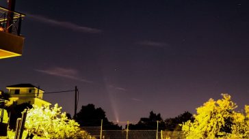 Εντυπωσιακές εικόνες από κομήτη, που «πέρασε» από τον ελληνικό ουρανό