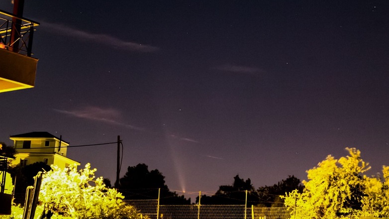 Εντυπωσιακές εικόνες από κομήτη, που «πέρασε» από τον ελληνικό ουρανό