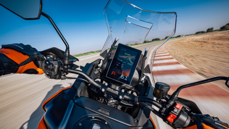 Η KTM αλλάζει την εμπειρία οδήγησης με τις νέες οθόνες TFT