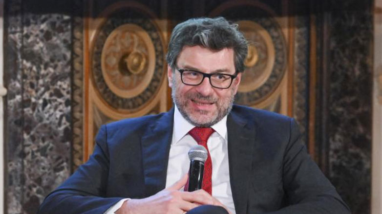 Ιταλός ΥΠΟΙΚ: «Δεν αυξάνονται οι φόροι, θα κάνουν θυσίες οι τράπεζες και οι ασφαλιστικές εταιρίες»