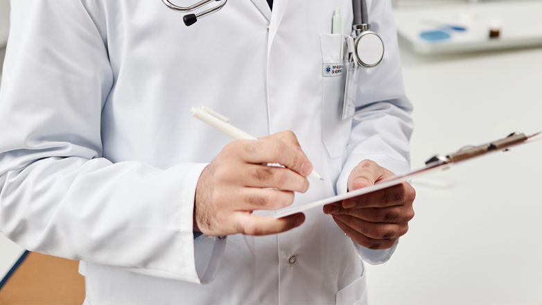 Πρόστιμο 800.000 ευρώ σε γνωστή παθολόγο της Γλυφάδας