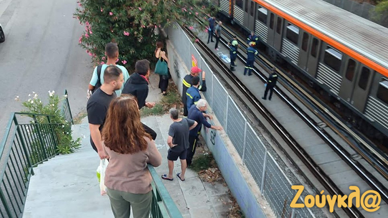 Νεκρός ο άνδρας που έπεσε στον ΗΣΑΠ στην πεζογέφυρα μεταξύ ΚΑΤ και Αμαρουσίου