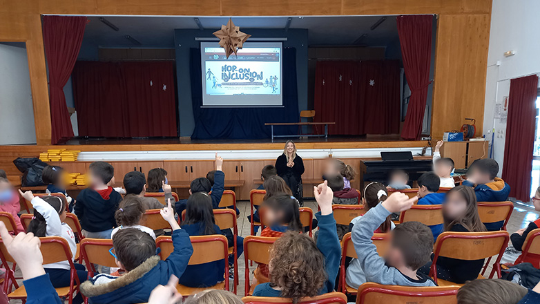 «Μαθαίνω να βλέπω τον Άνθρωπο»: Ένα πρόγραμμα για την καταπολέμηση των διακρίσεων και τη συμπερίληψη