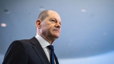 Σολτς: «Θα συνεχίσουμε να προμηθεύουμε όπλα το Ισραήλ»