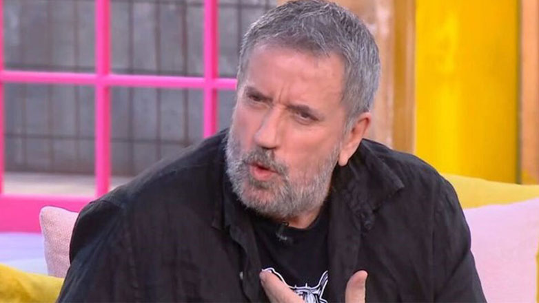 Σπύρος Παπαδόπουλος: «Με κάνει έξαλλο η υποκρισία, αν είχα ένα γιαούρτι θα της το έριχνα» Σπύρος Παπαδόπουλος: «Με κάνει έξαλλο η υποκρισία, αν είχα ένα γιαούρτι θα της το έριχνα»