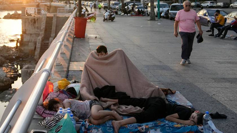 Λίβανος: Δεκάδες χιλιάδες εκτοπισμένοι κατακλύζουν τη Βηρυτό
