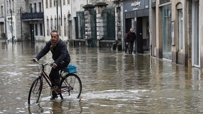 Γαλλία: «Κόκκινος συναγερμός» για πλημμύρες σε έξι διαμερίσματα λόγω σφοδρών βροχοπτώσεων