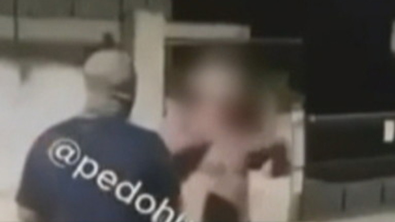 «Κυνηγοί παιδόφιλων» στήνουν διαδικτυακές παγίδες – Ξυλοκόπησαν αστυνομικό