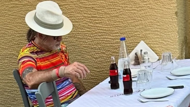 Ο Νίκολας Κέιτζ για τζατζίκι και ντολμαδάκια στον Πειραιά