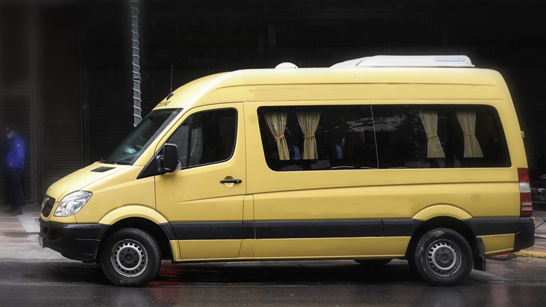 Oδηγός σχολικού λεωφορείου 74 ετών οδηγούσε χωρίς δίπλωμα