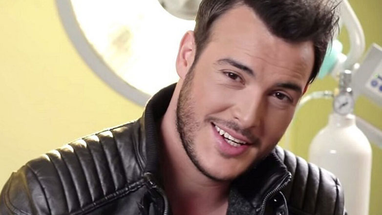 Σάκης Αρσενίου: «Ο αδελφός μου έχει εγκεφαλική παράλυση, του κόψανε το επίδομα – Τραγικό» Σάκης Αρσενίου: «Ο αδελφός μου έχει εγκεφαλική παράλυση, του κόψανε το επίδομα – Τραγικό»