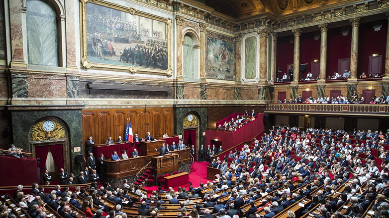 Γαλλία: Σε «δοκιμασία» η κυβέρνηση Μπαρνιέ λόγω της κατάθεσης του κρατικού προϋπολογισμού