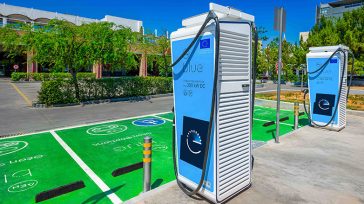 ΒluePass: Νέα υπηρεσία από τη ΔΕΗ για φόρτιση ηλεκτρικού αυτοκινήτου σε δημόσιους φορτιστές ΔΕΗ blue και στο σπίτι