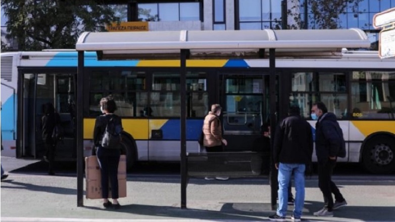 Λήστεψαν νεαρούς σε στάση λεωφορείου στο Περιστέρι