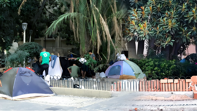 Πρωτόγνωρες καταστάσεις στη Ρόδο με τους πρόσφυγες