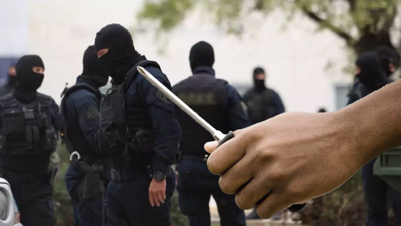 Επίθεση με κατσαβίδι από 10 άτομα κατά  21χρονου