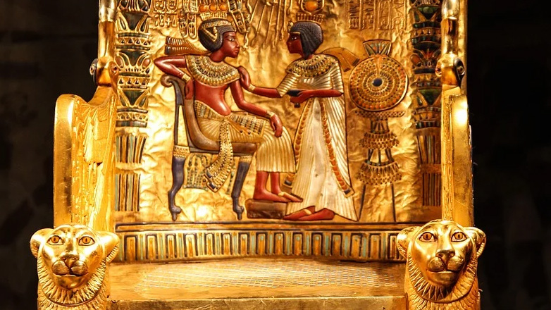 Ο χρυσός θρόνος του Τουταγχαμών σε μουσείο στο Κάιρο