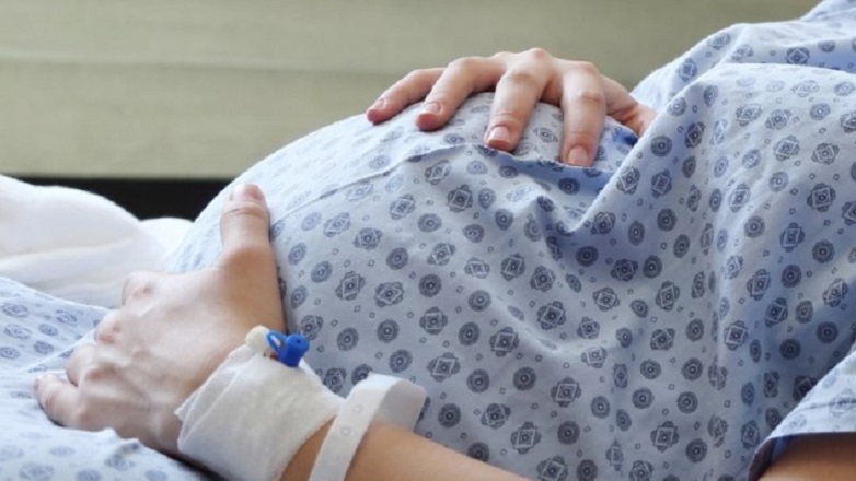 Ξυλοκόπησε την έγκυο αδελφή του και τον σύντροφό της Ξυλοκόπησε την έγκυο αδελφή του και τον σύντροφό της