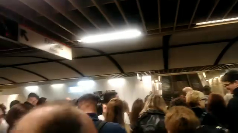 Πανικός στο Μετρό: «Θα σκοτωθεί κόσμος, ας ακούσει κάποιος»