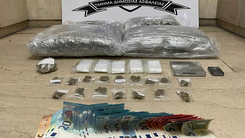 Συνελήφθησαν δύο άτομα με σχεδόν 8 κιλά κάνναβης στον Άγιο Παντελεήμονα