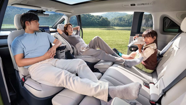 Zeekr Mix: Το ηλεκτρικό minivan με 421 άλογα, πλαϊνή συρόμενη πόρτα και 1.960 LED φωτάκια