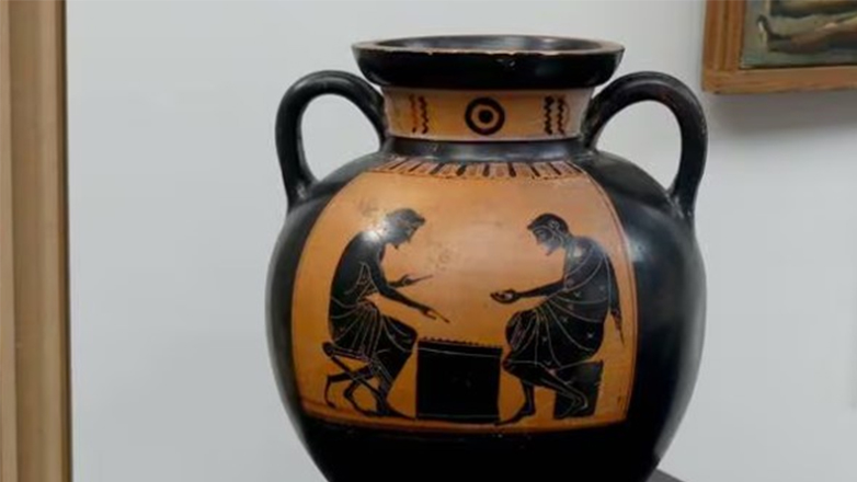 Γαλλία: Σε δημοπρασία δύο αρχαιοελληνικά αγγεία που είχαν χαθεί επί δύο αιώνες