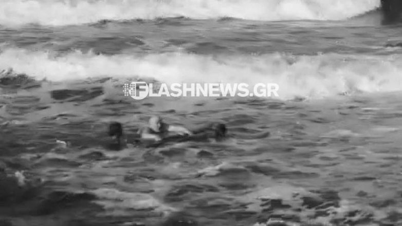 Σέρφερ έσωσε λουόμενο από πνιγμό