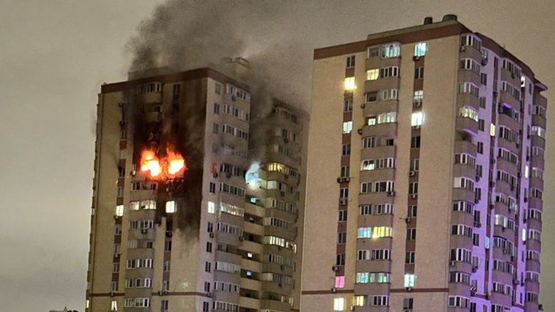 Ρωσικό drone έπληξε πολυκατοικία στο Κίεβο