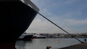 «Δεμένα» στα λιμάνια και σήμερα τα πλοία