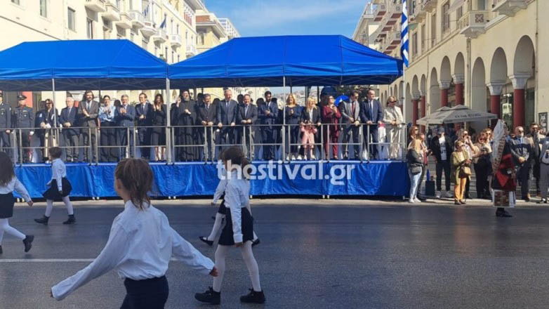 Θεσσαλονίκη: Ολοκληρώθηκε η μαθητική παρέλαση στην οδό Τσιμισκή Θεσσαλονίκη: Ολοκληρώθηκε η μαθητική παρέλαση στην οδό Τσιμισκή