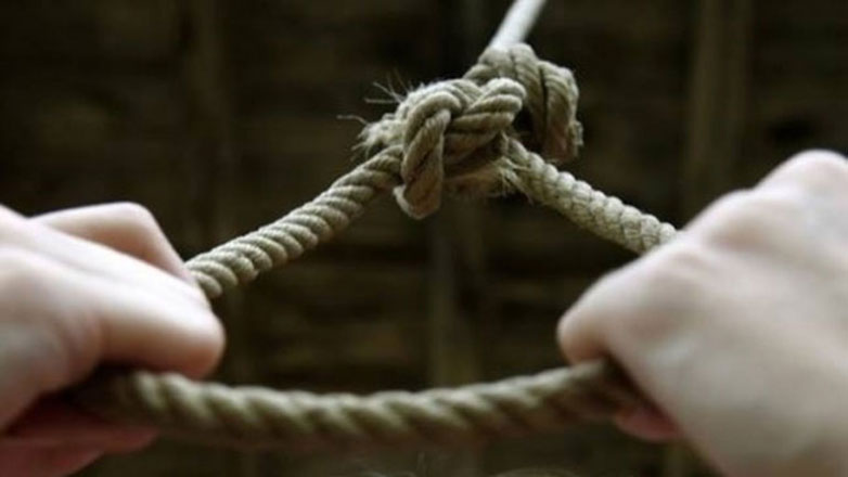 ΣΟΚ σε χωριό των Καλαβρύτων: Άνδρας βρέθηκε κρεμασμένος στο μπάνιο του σπιτιού του