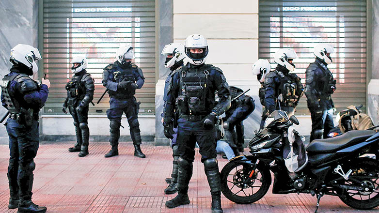 Θεσσαλονίκη: Αστυνομική βία και αναίτιες συλλήψεις σε παρέα με βρέφος