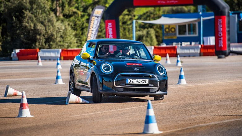 Το Kumho ECSTA PS71 EV κέρδισε το iF Design Award 2024