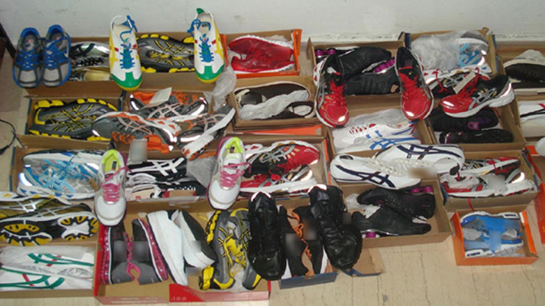 Σύλληψη άνδρα που εισήγαγε και διακινούσε εντός Ελλάδος απομιμητικά είδη υπόδησης